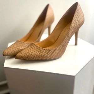 Classic pointed toe heels.